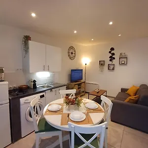 Appartement Super F2 A 5mn Aeroport D'orly Parking Prive Gratuit, Paray-Vieille-Poste