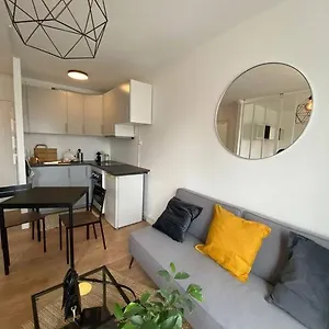Appartement Superbe Avec Parking Gratuit Sur Place, Paray-Vieille-Poste